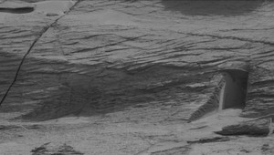 Sonda Curiosity odfotografovala na Marse niečo, čo pripomína bránu
