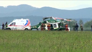 Vyšetrovanie nehody vrtuľníka, pri ktorom zomreli hasiči, postúpilo