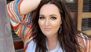 Krása a šarm s váhou nesúvisia: Outfity Renáty Názlerovej inšpirujú nielen bacuľky