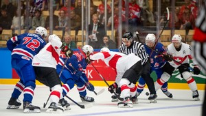 Švajčiari porazili USA 3:0 a zosadili ich z čela tabuľky