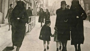 Unikátna historická fotografia. Keď moslimky chránili židovky