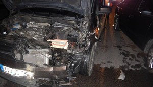 FOTO: Kuriózna zrážka. Na R2 pri Zvolene vbehol vodičovi pod auto medveď