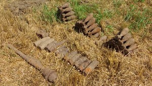 Nitrianski pyrotechnici museli opäť zasahovať. Na poli našli ostrú muníciu