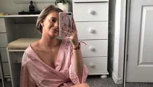 FOTKOU v nových šatách zabáva svet: Keď uvidíte jej prsia, pochopíte, prečo