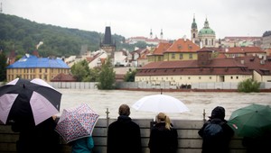 LETECKÉ ZÁBERY. Česi bojujú so záplavami