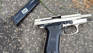 Výstrel z nezaistenej zbrane: Zranila sa jedna osoba