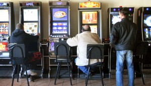 Zaplavia nás automaty? Hrozia vraj sociálne problémy