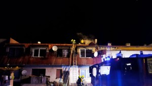 Pre nočný požiar v nájomnom byte zasadal krízový štáb