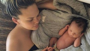 Modelka ukázala telo po pôrode, matky jej ďakujú: Žiadna retuš, takto vyzerám!