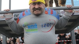 Borec na letisku utiahol Boeing vážiaci 36 ton