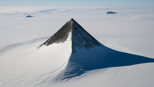 Kto postavil pyramídu v Antarktíde? Satelitné snímky šokujú
