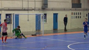 Tri prihrávky a volej ľavačkou pod brvno! Futsalová akcia ako lusk!