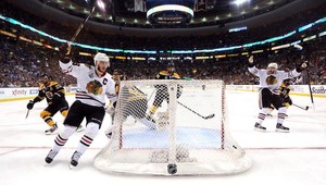 Záver snov v Bostone pre Chicago. Hossa s Handzušom oslavujú!