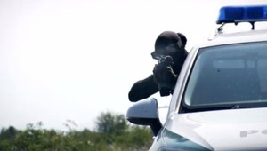 Policajti si vyskúšali streľbu na unikajúce auto