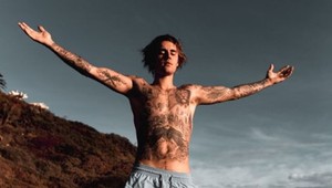 VIDEO: Bieber rieši krízu na pláži