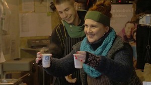 Na bratislavských vianočných trhoch sa rozdávali dvojité porcie