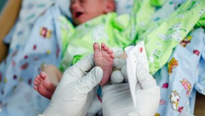 Kvapka krvi môže deťom so spinálnou svalovou atrofiou zmeniť život Vďaka včasnej diagnostike a liečbe sa môžu vyvíjať primerane