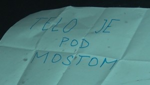 Záhadná smrť na R1: Odkaz za sklom auta doviedol záchranárov k nehybnému telu