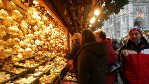 Vianočný bazár v Stupave. Žiaci pomáhajú svojej škole