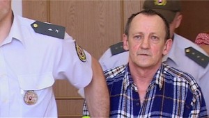 Ján (57) dobodal priateľku, lebo si začala so susedom