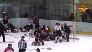 VIDEO: Bieloruskí mladíci chceli zmlátiť rozhodcu. Zachránili ho Košičania