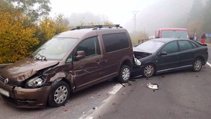 Hmla a znížená viditeľnosť sa zrejme podpísali pod nehodu šiestich vozidiel