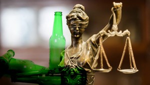 Deti do krčmy nepatria, domnieva sa majiteľ. Hrozí mu za to miliónová pokuta