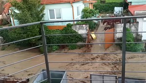 Po búrke zostali zaplavené pivnice, dvory, aj záhrady. Domáci prišli o časť úrody