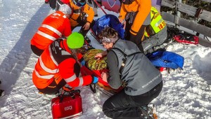 Lyžiar v Jasnej zrazil štvorčlennú rodinu