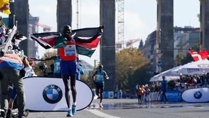 Svetový rekord 2:03:23 Wilsona Kipsanga (31) v maratóne