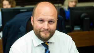 Naď varuje pred ruským vplyvom, Fico sa mu smeje. Ostatní svedomito mlčia