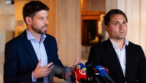 Opozícia hľadá nové spojenectvá. PS začína dialóg s Maďarskou alianciou