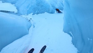 Takýto mini kaňon je snom každého lyžiara