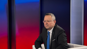 Politika 24: Koľko zarába minister Kamenický?