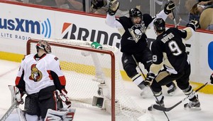 NHL: Crosby zariadil hetrikom druhú výhru Pittsburghu