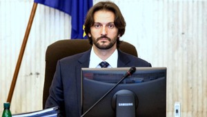 Kaliňák preveruje podozrivé občianstvo dílera drog