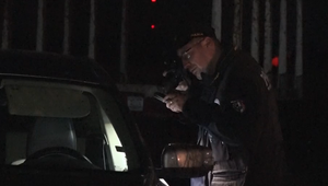 Minúty hrôzy: Traja muži v kuklách napadli muža pred dielňou