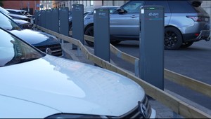 Lepšia sieť nabíjacích staníc by presvedčila viac Slovákov o výhodách elektromobility