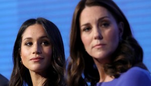 Meghan je podľa Britov príliš drahá. Ber si príklad z Kate, odkazujú jej