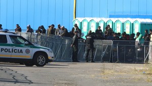 Vo Veľkom Krtíši zasadal krízový štáb. Chcú čo najskôr vyriešiť situáciu s migrantmi