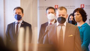 Nezávislosť policajnej inšpekcie, či budúcnosť sporného paragrafu 363. Koaliční lídri hľadajú dohodu so Sme rodina