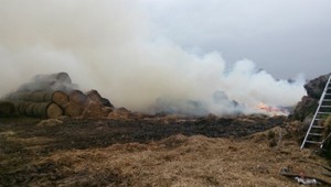 Hasič chcel ohúriť svoju priateľku. Keď nič nehorelo, požiar založil sám