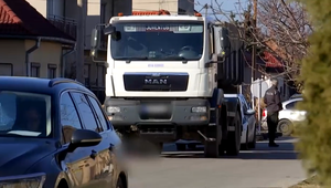 Tragická dopravná nehoda: Mužovi prešiel po nohách nákladiak, zomrel na mieste
