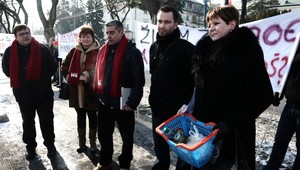 Vozík pred ÚV. 99% chce vyššiu minimálnu mzdu