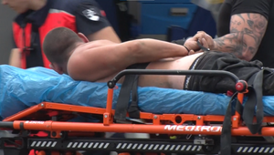 Muž sa zabarikádoval v zbernom dvore a ohrozoval policajtov. Padol aj výstrel