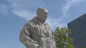 Imrich Karvaš, šedá eminencia SNP, sa konečne dočkal sochy