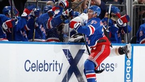 VIDEO. McDonagh poslal Perryho za pár sekúnd dvakrát na striedačku