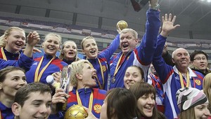 Hádzanársky titul Ruskám, bronz pre Nórky