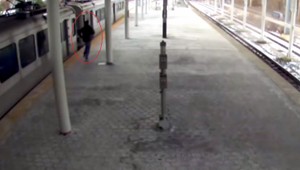 Otec nechal novorodeniatko vo vlaku a išiel si zapáliť. Súprava sa pohla