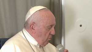 Pápeža Františka hospitalizovali v nemocnici, má infekciu
